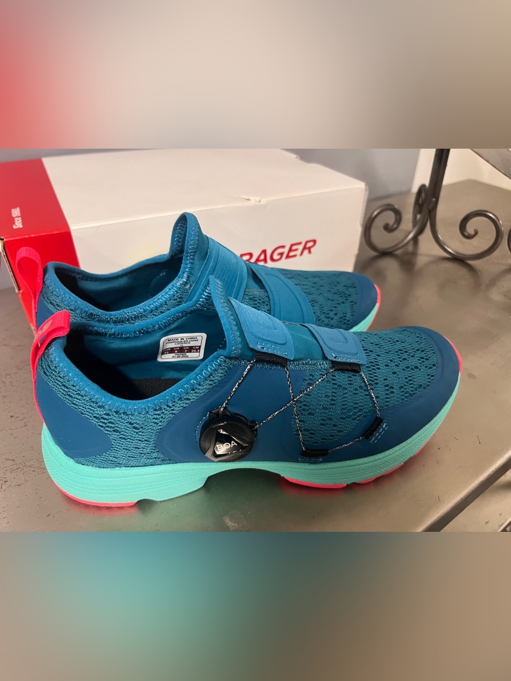 Brand New in Box Bontrager Teal Cadence Women's Cycling Sneakers 9.5 41